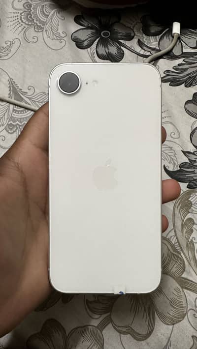 Apple iPhone 16e jv