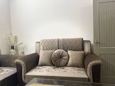 7 seater sofa set in brand new condition