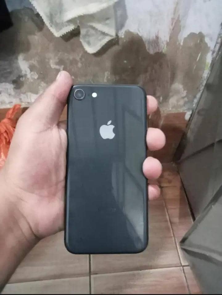 Apple iPhone 8 1