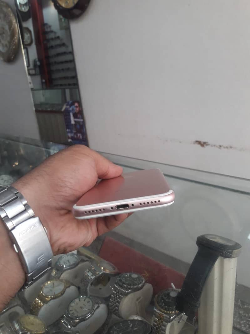 Apple iPhone 7 1