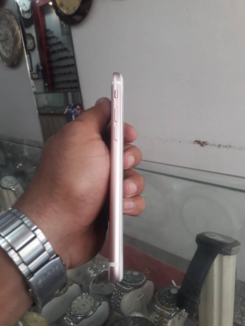 Apple iPhone 7 2