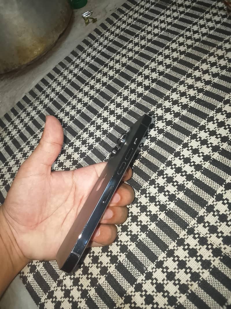 Apple iPhone 13 Pro 2