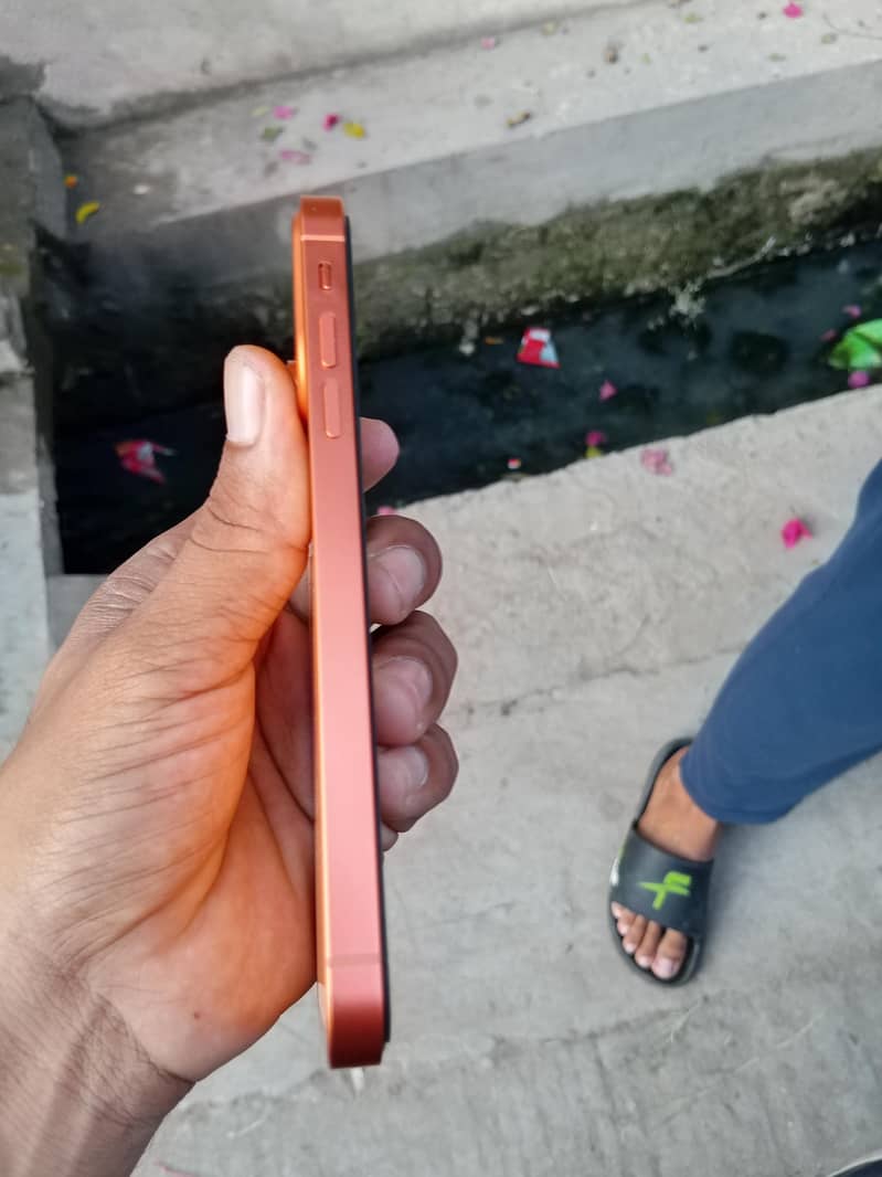 Apple iPhone XR 4