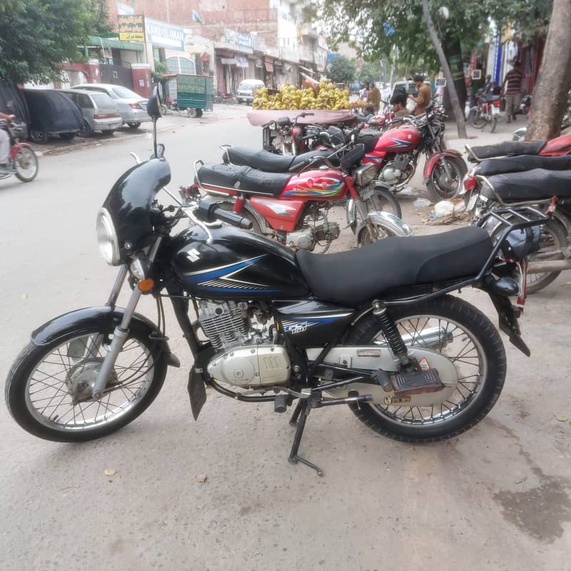 Suzuki GS150 2