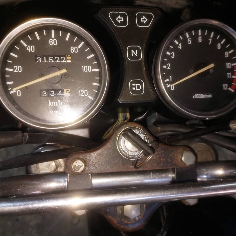 Suzuki GS150 6