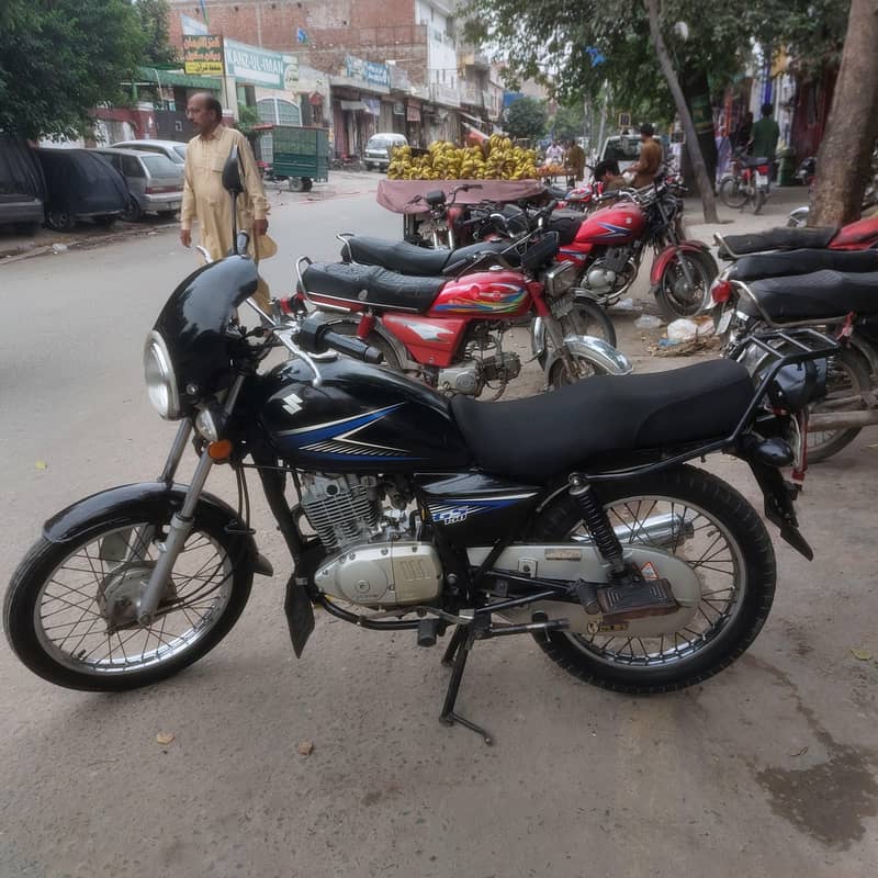 Suzuki GS150 7