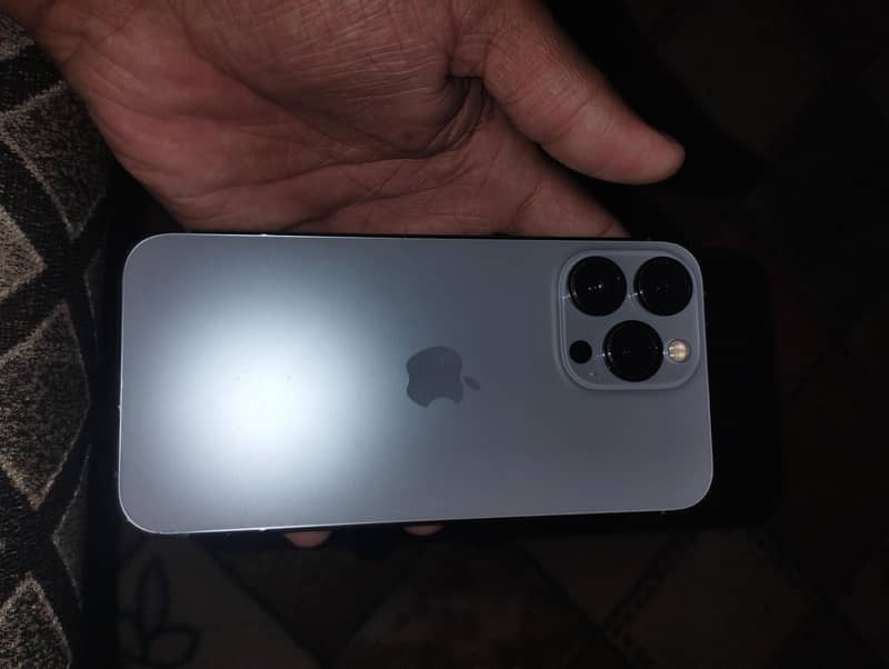Apple iPhone 13 Pro 4