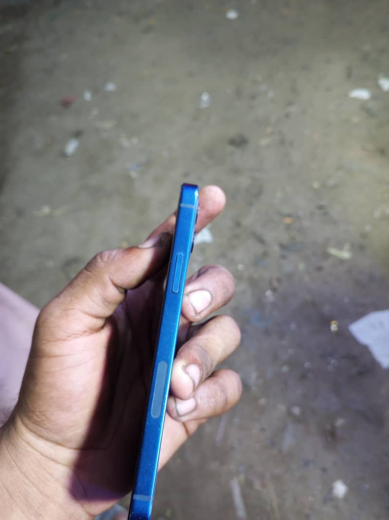 Apple iPhone 12 1
