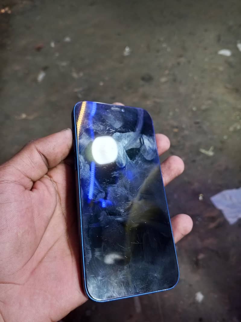 Apple iPhone 12 4