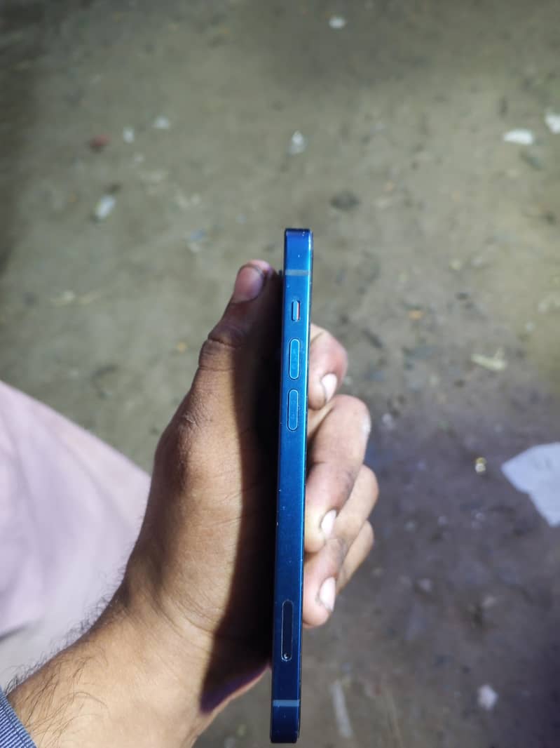 Apple iPhone 12 7