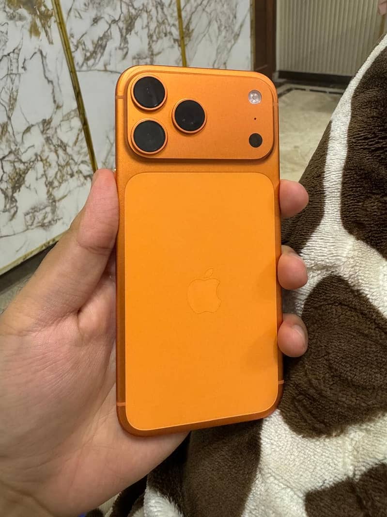 Apple iPhone 17 Pro Max 4