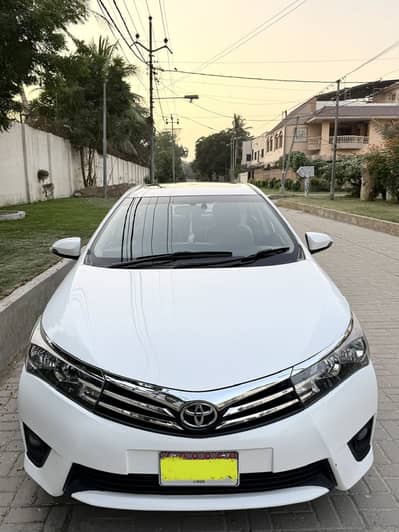 Toyota Altis Grande 1.8  model 2015 original supper white colour