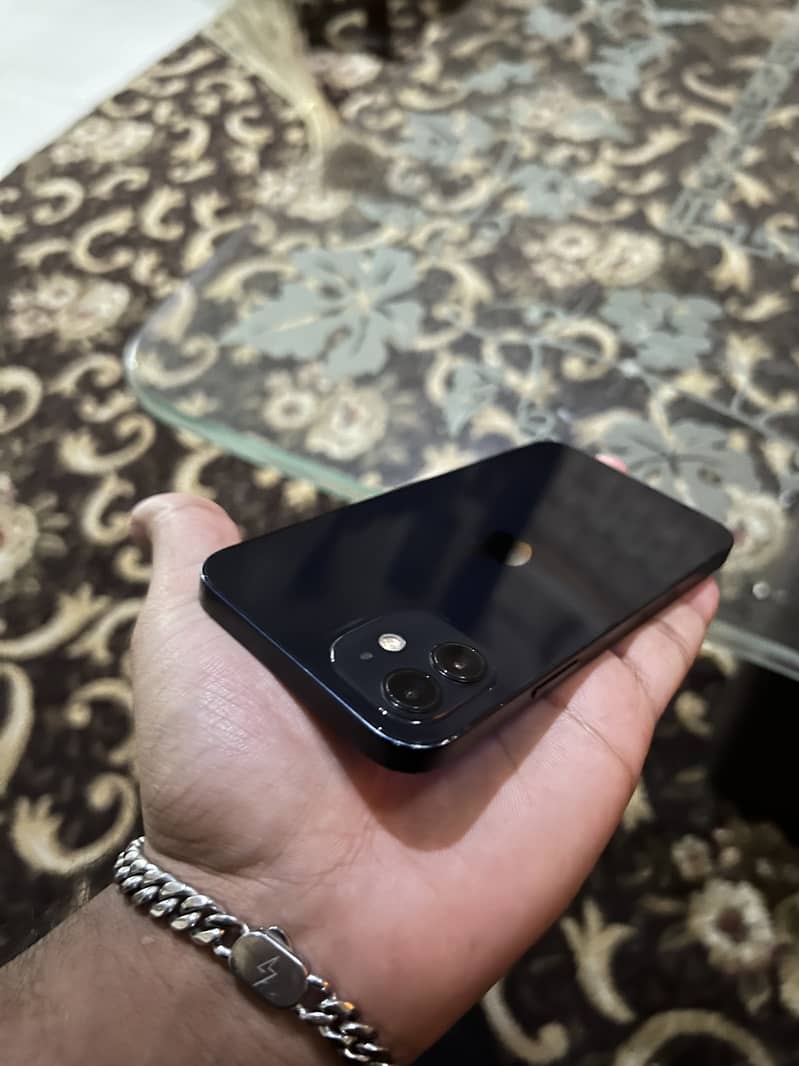 Apple iPhone 12 3
