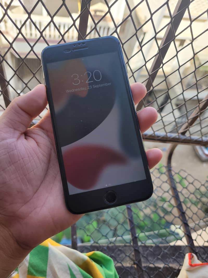 Apple iPhone 7 Plus 0