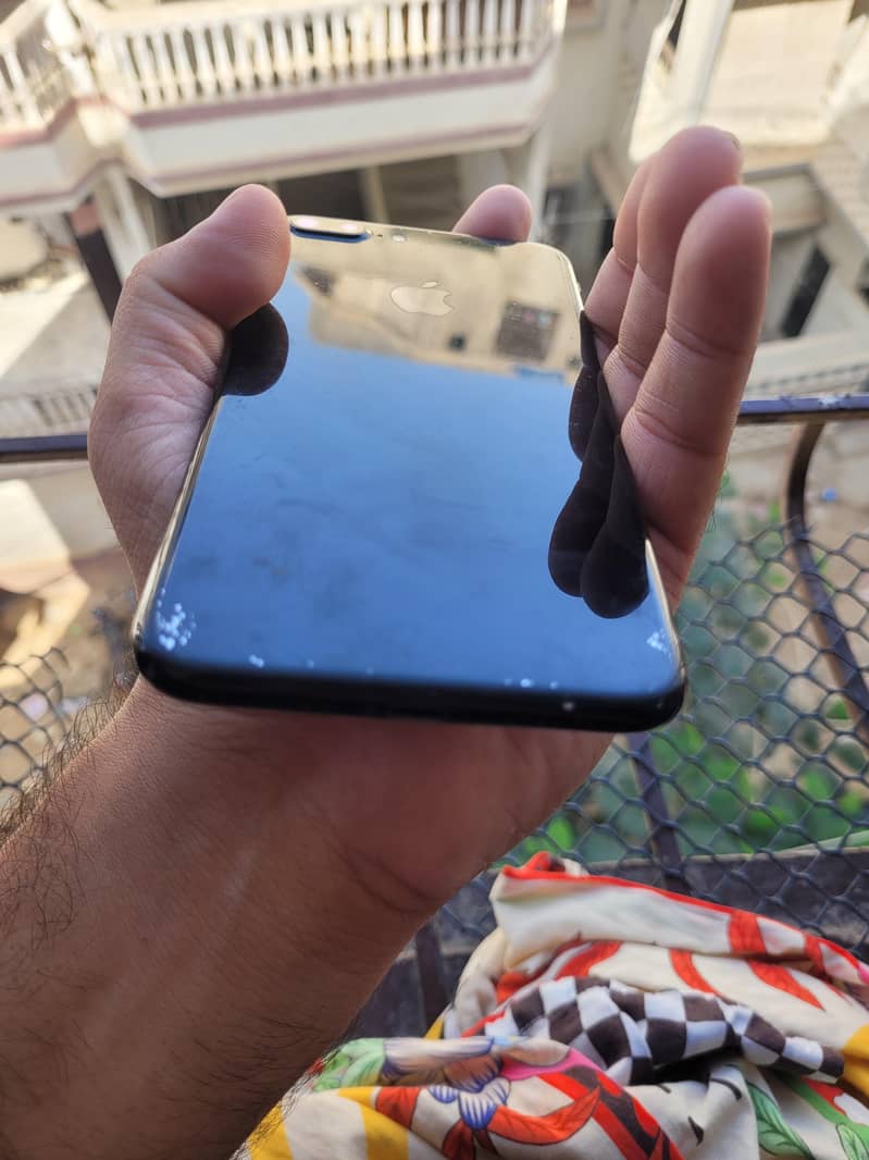 Apple iPhone 7 Plus 1