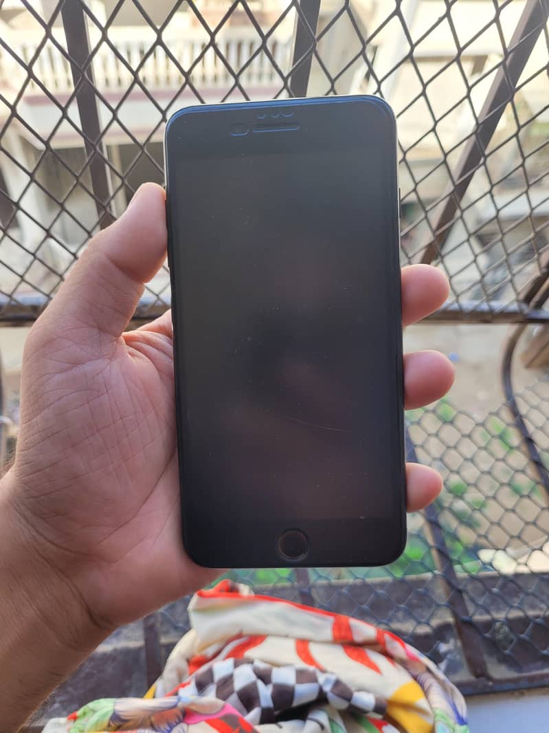 Apple iPhone 7 Plus 6