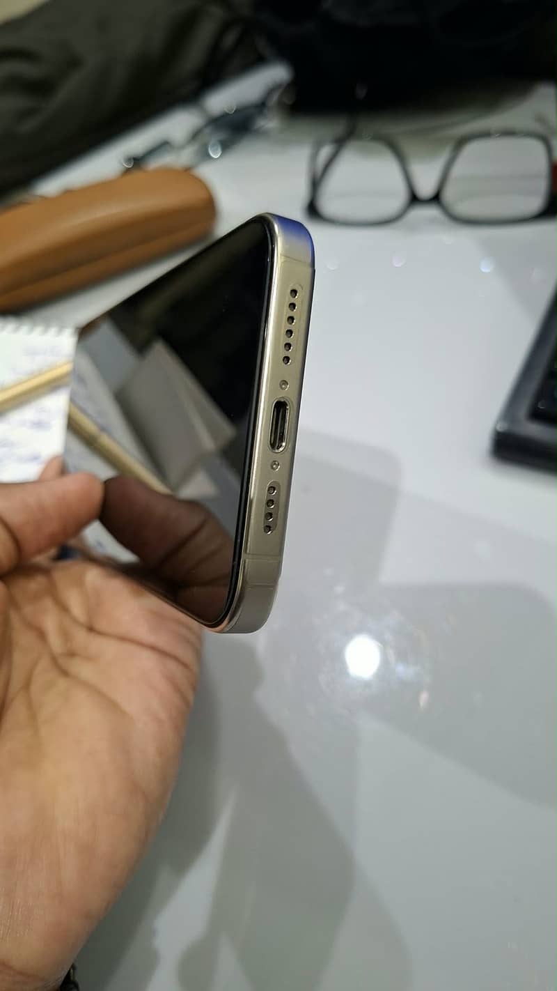 Apple iPhone 15 Pro Max 4