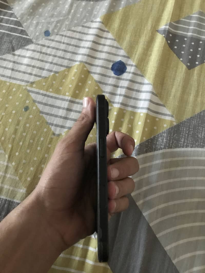 Apple iPhone 16 2