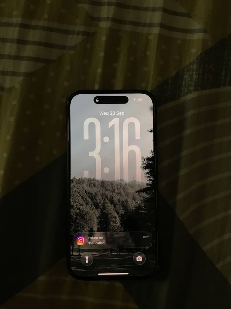 Apple iPhone 16 4