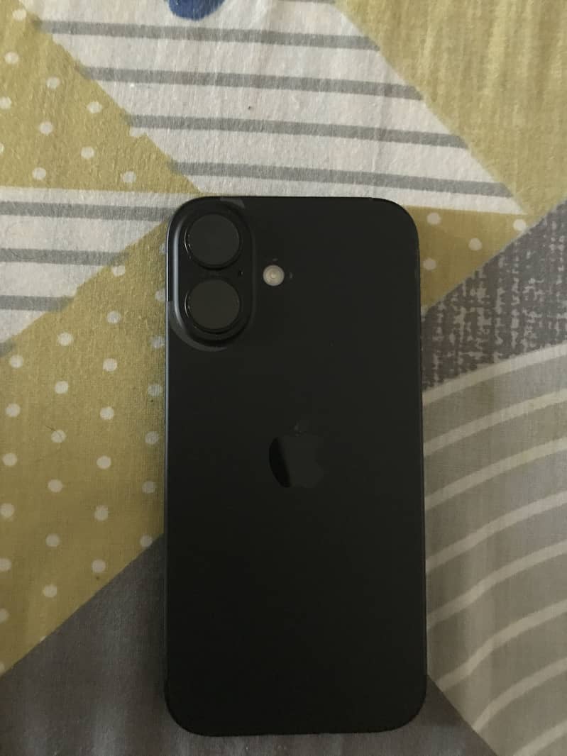 Apple iPhone 16 7