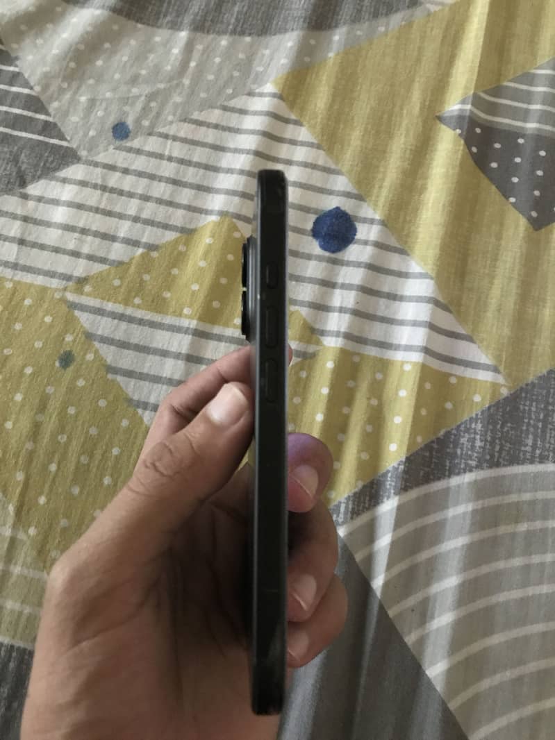 Apple iPhone 16 8