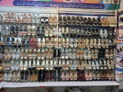 juto ki shop hai withe mall 10lac
