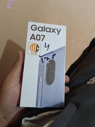 Samsung Mobile A07 light violet colour 4 128 warranty 10 month ki hay