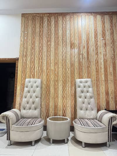2 sofa chairs one sofa table