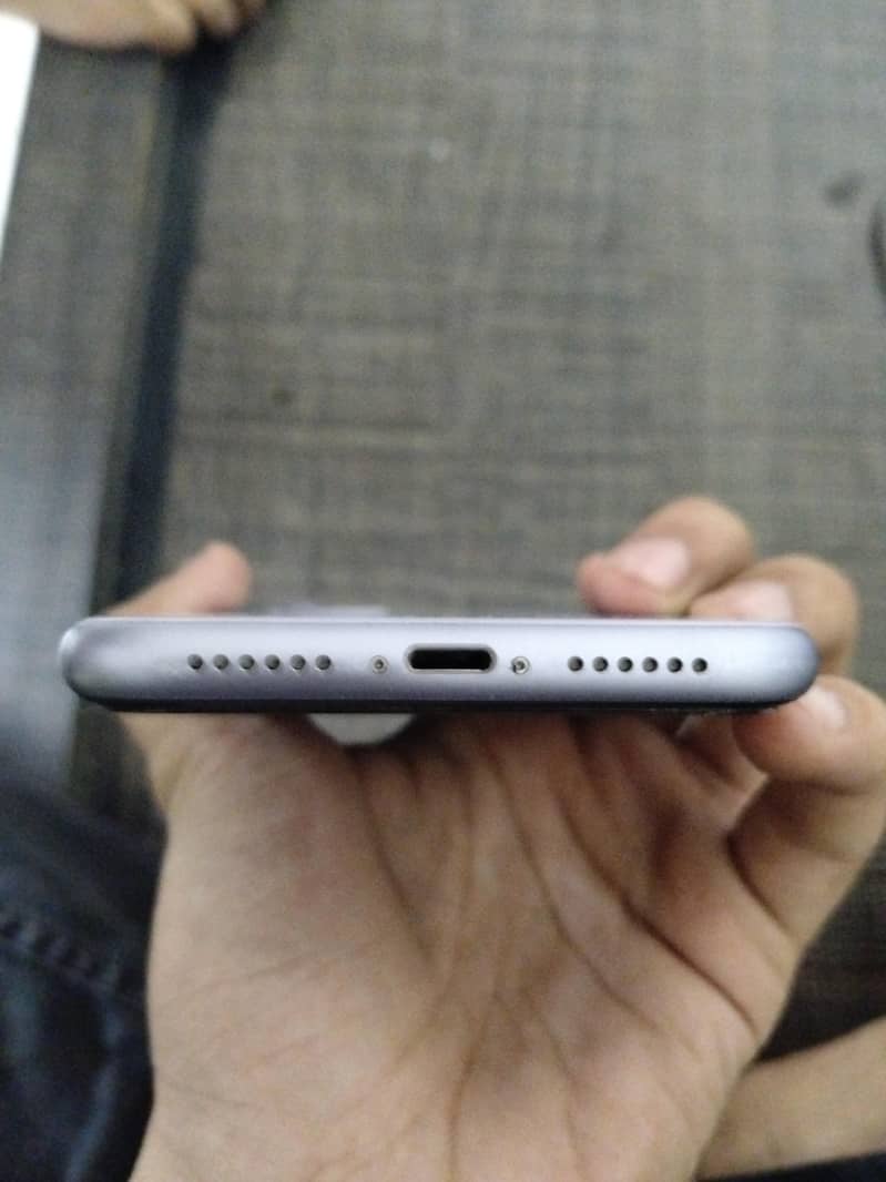 Apple iPhone 11 3