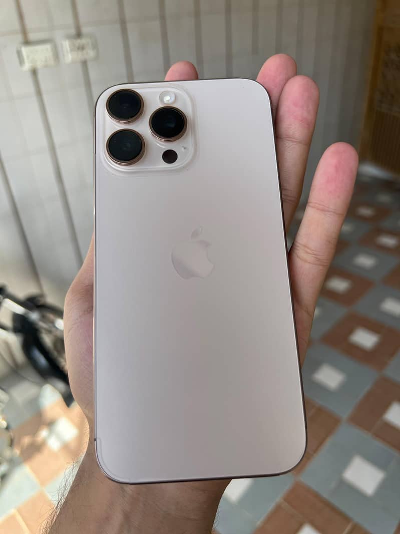 Apple iPhone 16 Pro Max 0