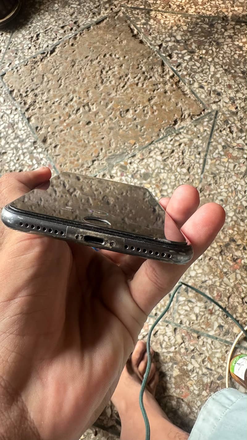 Apple iPhone 8 Plus 1