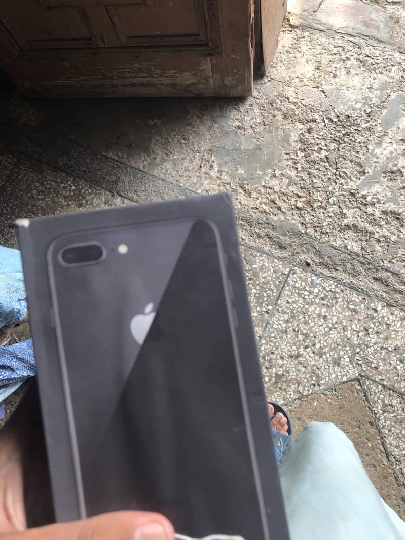 Apple iPhone 8 Plus 4