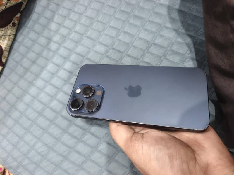 Apple iPhone 15 Pro Max 0