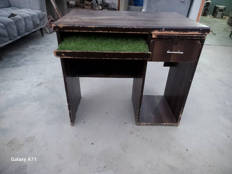 computer table wood making 0