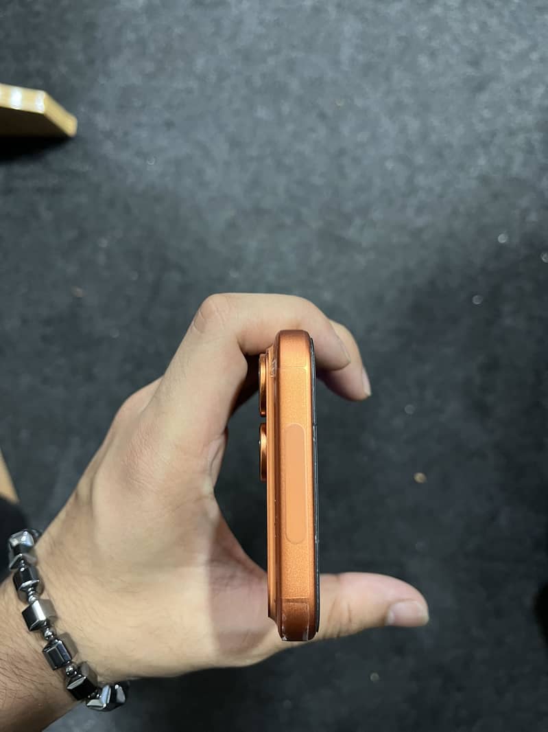 Apple iPhone 17 Pro Max 4