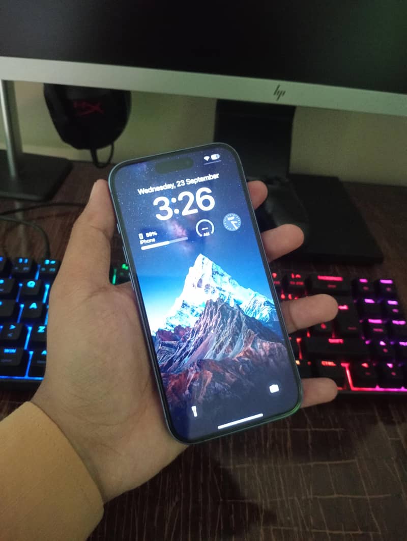 Apple iPhone 16 5