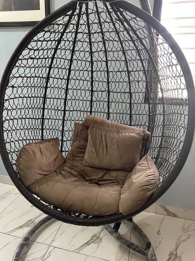 Elegant Hanging Chair with Cushions – Excellent Condition
