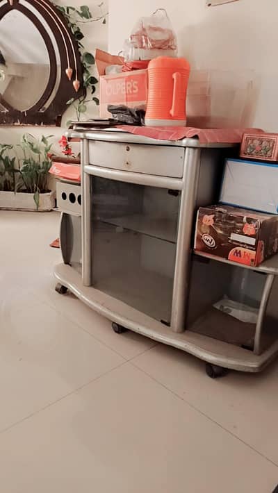 tv trolley in a good condition