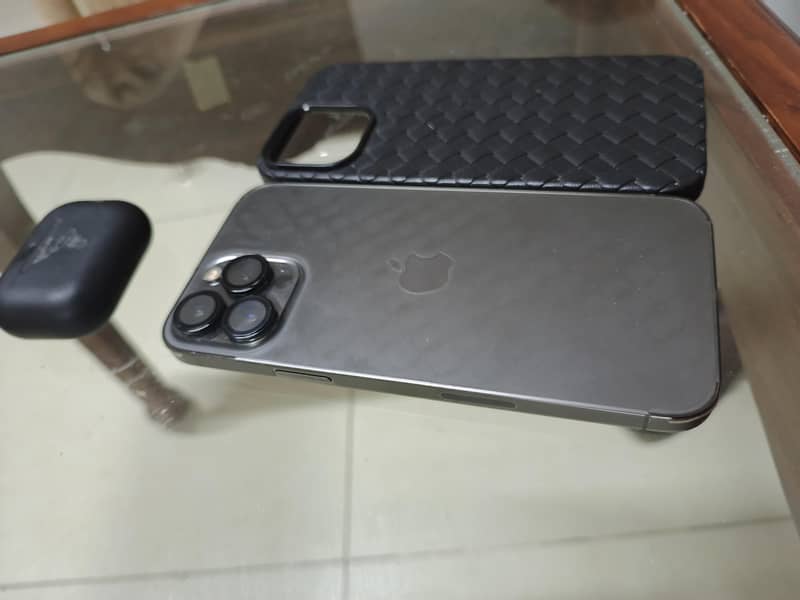 Apple iPhone 13 Pro Max 1