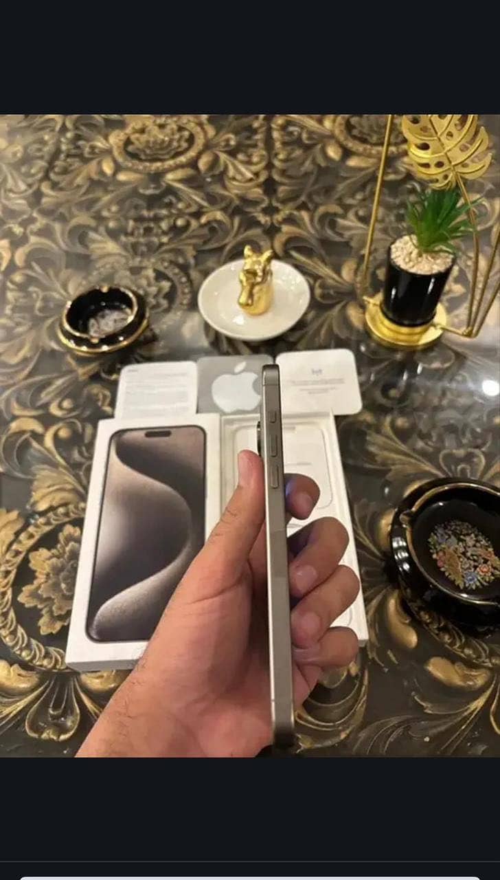 Apple iPhone 15 Pro Max 3