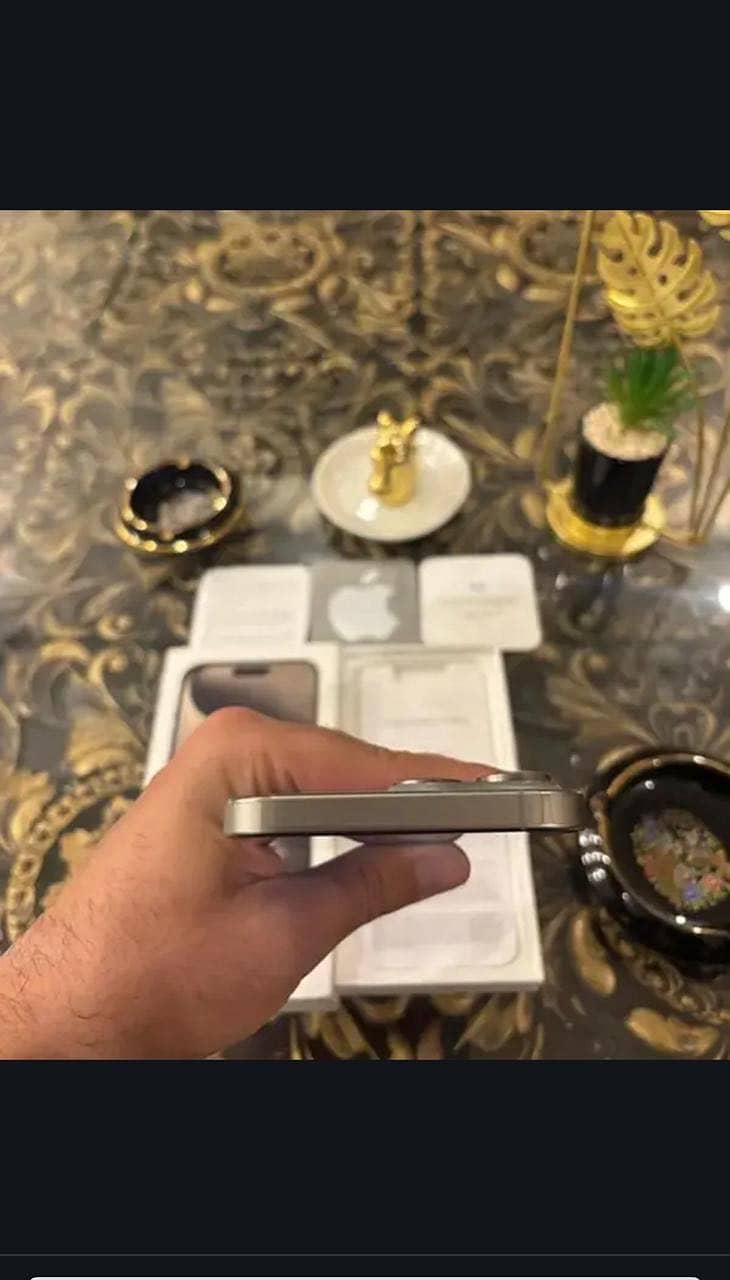 Apple iPhone 15 Pro Max 4