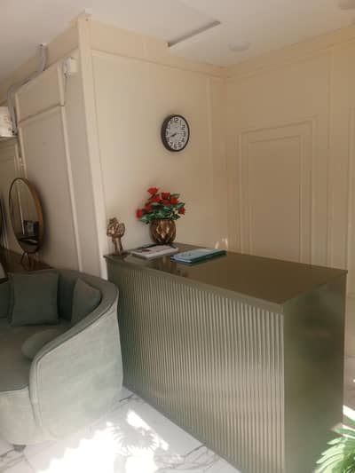 running ladies beauty salon