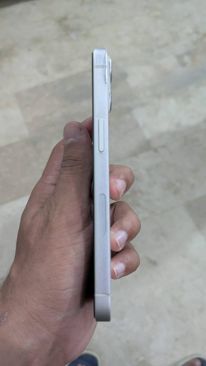 Apple iPhone 13 4