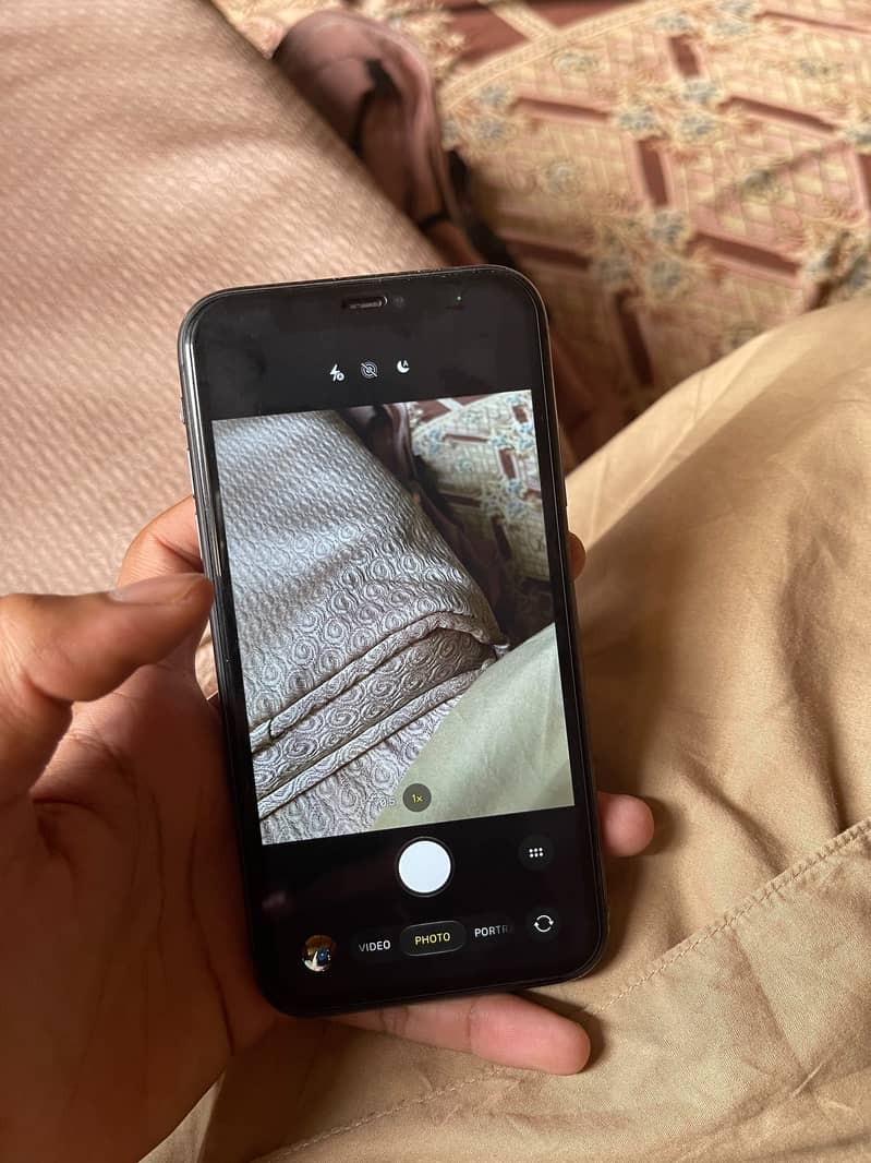 Apple iPhone 11 4