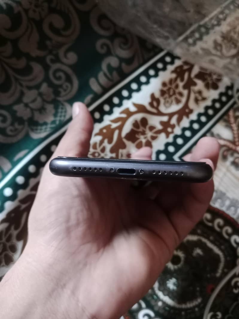 Apple iPhone 11 3