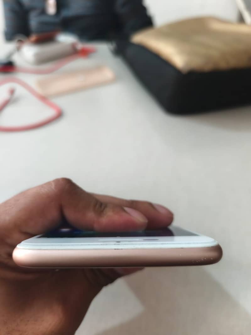 Apple iPhone 8 Plus 3