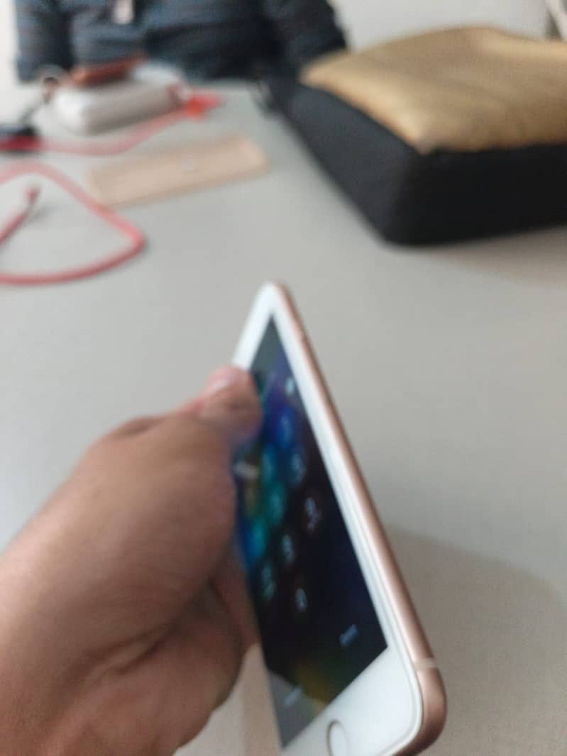 Apple iPhone 8 Plus 4