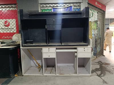main cash counters and demo tables for mobile phone shop