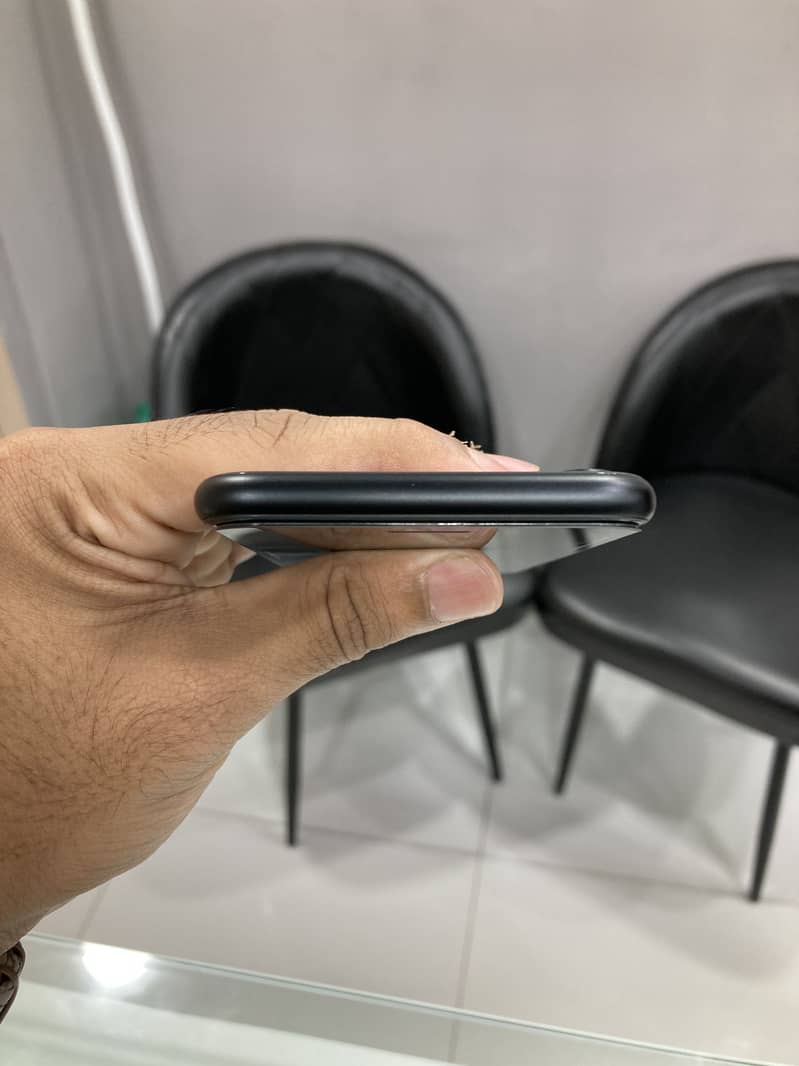 Apple iPhone SE2 PTA APPROVED 4