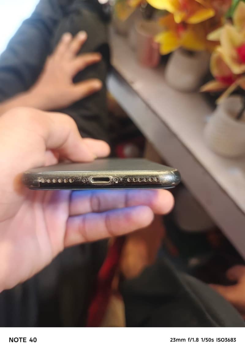 Apple iPhone X 4